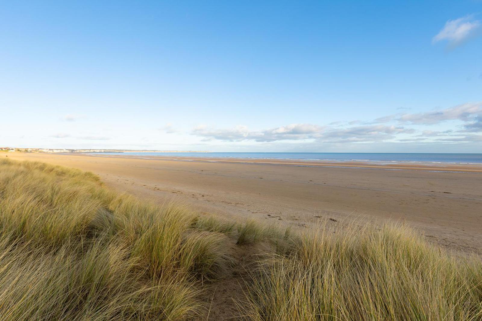 Beachfront Apartment - Ground Floor Apartment With Sea Views, Next To The Beach, Bridlington, North Yorkshire Bessingby Exterior foto